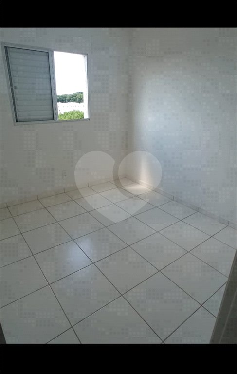 Apartamento no Condomínio Flor de Liz.