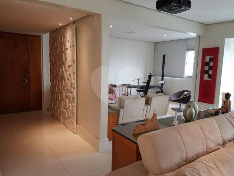 Apartamento de alto padrão à venda no Campo Belo – 214 m² | 4 dormitórios | 3 suítes | 4 vagas
