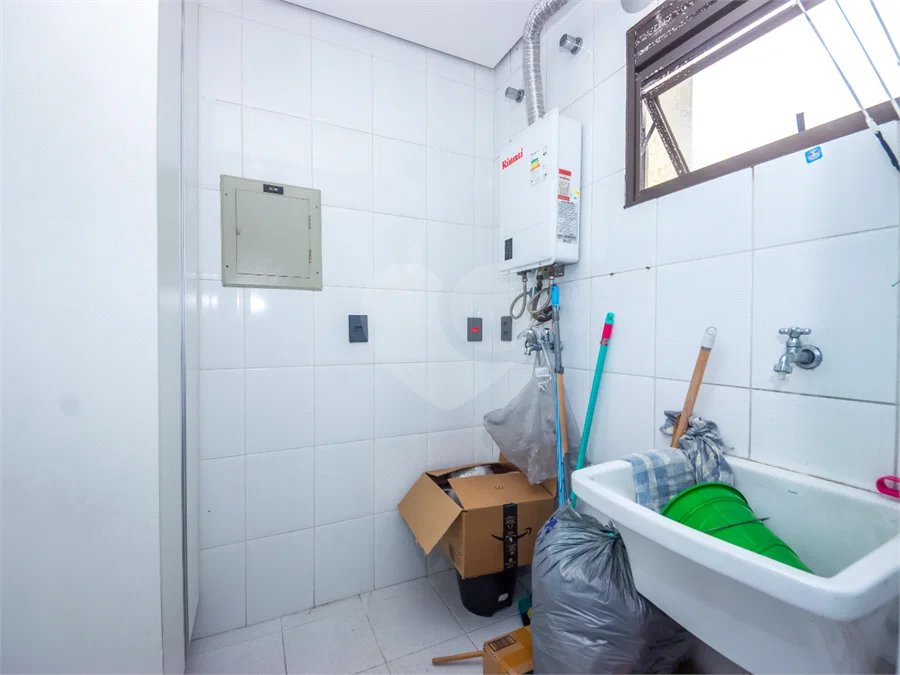 Casa em condomínio à venda na Granja Julieta