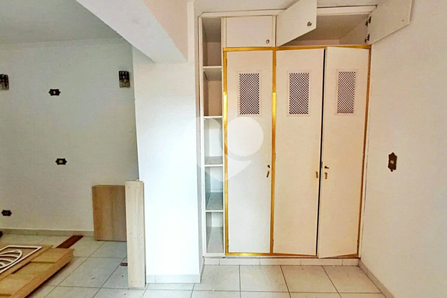 Casa Santa Teresinha | 4 Suítes | 280m² | 3 Vagas | Excelente Localização