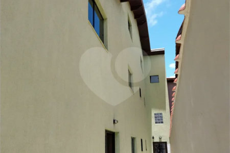 Casa com 324m², 4 dormitórios, sendo 1 suíte, 4 vagas, à venda no Jardim Las Vegas em Santo André.