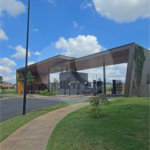Terreno à venda no Condomínio Jardim Villa Sapezal, em Indaiatuba (Chácara Alvorada) — R$ 580.000,00 - Terreno com 360m² de área total (12x30), o terreno é plano e está localizado na entrada do condominio,O Jardim Villa Sapezal conta com infraestrutura completa, ruas largas e pavimentadas, portaria