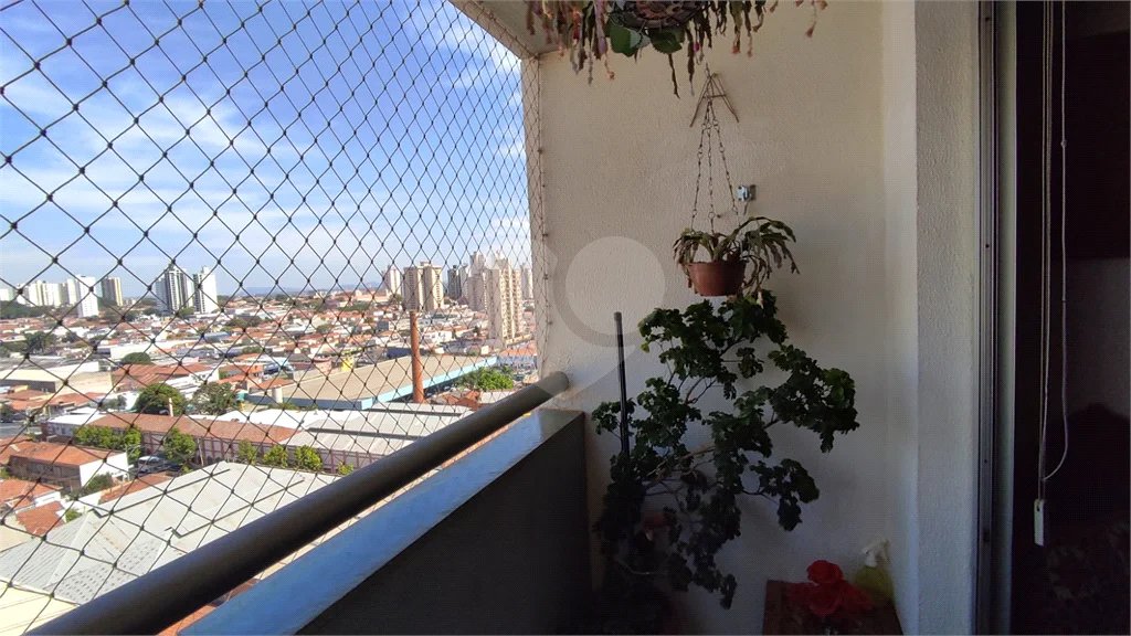 Vende-se apartamento de dois dormitórios no Edifício Marseille, no Centro de Piracicaba;