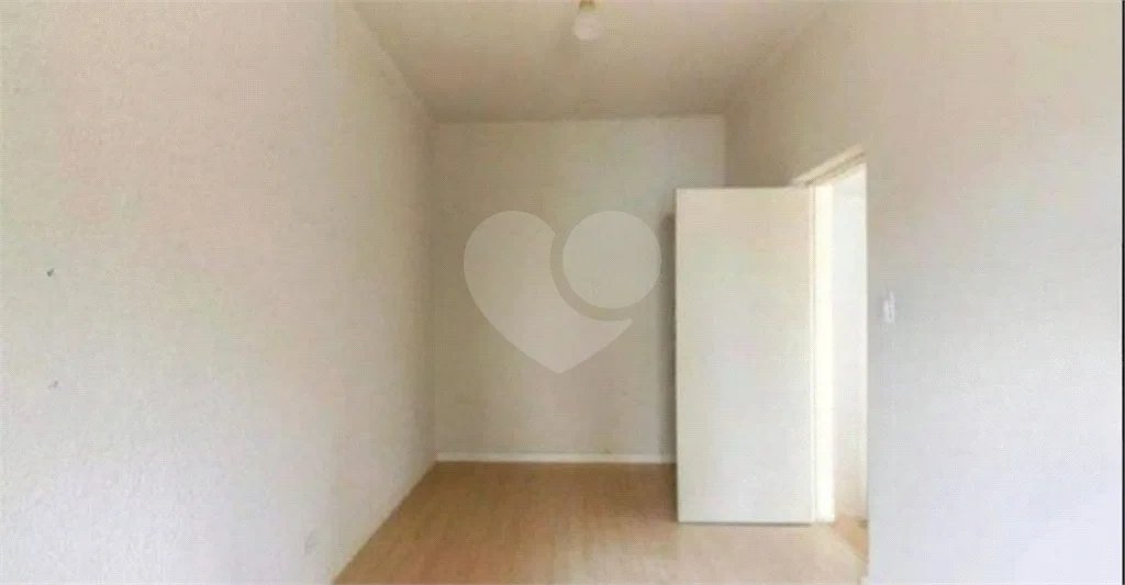 Sobrado à venda na Mooca de 212m² com 2 dormitórios, 1 suíte e 2 vagas.