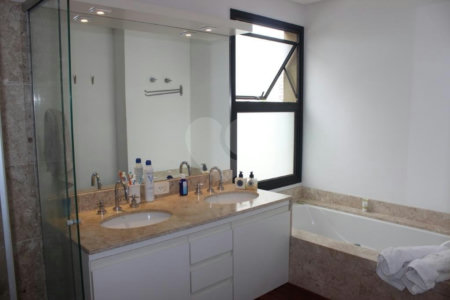 Apartamento em Moema Pássaros à Venda 171 m² 3 Dormitórios 3 Suítes Reformado