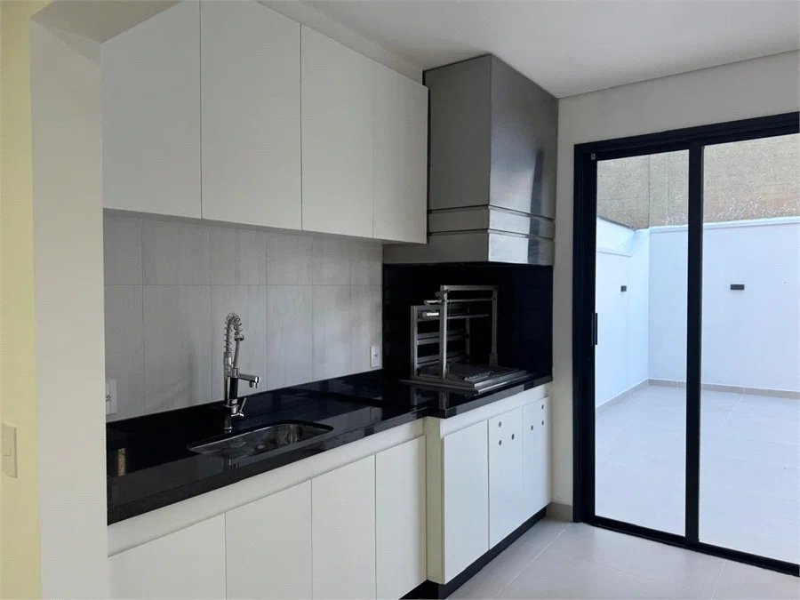 Casa à venda com 3 quartos, sendo 3 suítes, no condomínio Residencial The Square Village, Cotia - SP