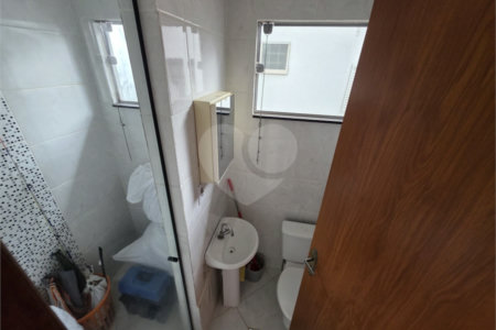 Casa térrea à venda no Douradinho com 2 quartos e edícula com mais dois quartos e 2 banheiros.