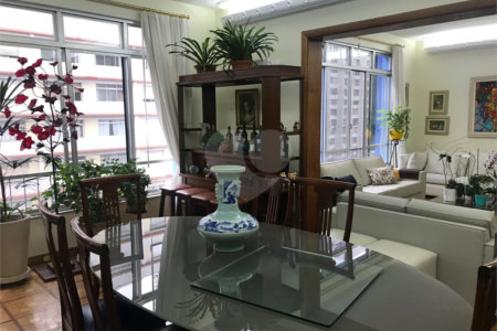 Apartamento de 345m2, 1 por andar.4 dormitórios (sendo 1 suite e 1 closet).