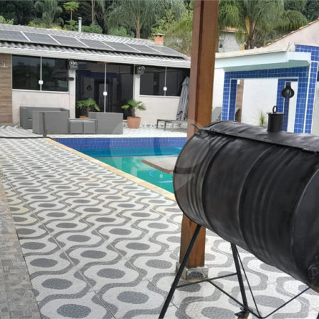 Chácara em Área Rural de Piracaia, com casa principal + 4 kitnets alugadas, excelente localização