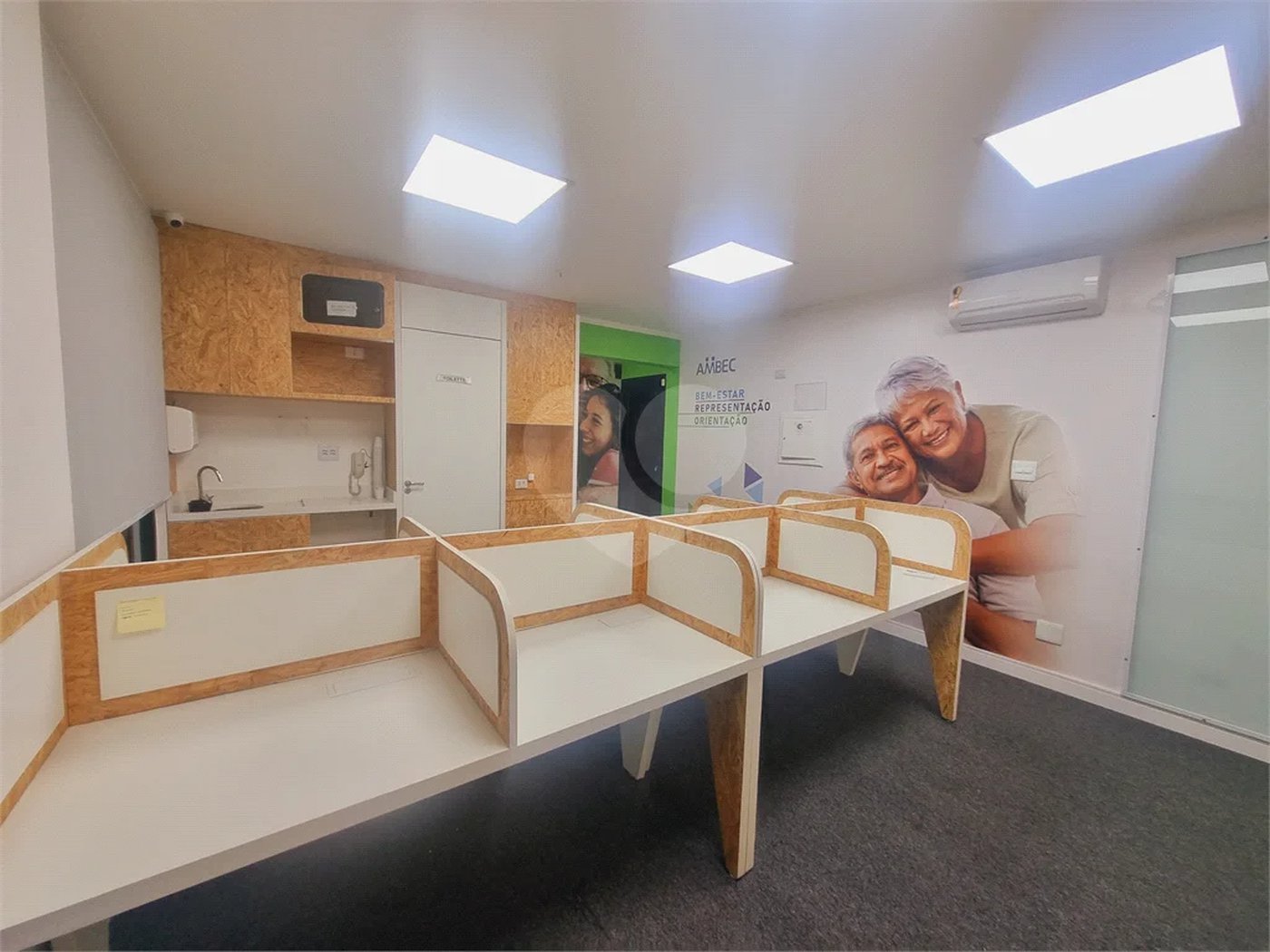 Sala comercial mobiliada para locação na Vila Olímpia