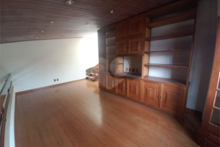 Sobrado no Condomínio Faber 1