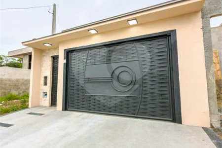 Indaiatuba - Jardim Bom sucesso - Área total: 150m² - Área construída: 115m² - 3 dormitórios sendo 1 suíte com armário planejado;Sala para dois ambientes; Banheiros com box gabinetes e espelhos; Área gourmet com churrasqueira a carvão e móveis planejados; Lavanderia coberta; Ar condicionado na sala