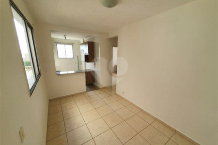 Apartamento no Condomínio Parque Alamo.