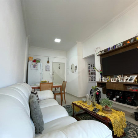 Apartamento á venda na Bela Vista com 57m² reformado e com armário embutido.