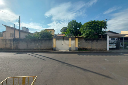 Terreno com 586,00 m² de área total na Vila Costa do Sol.