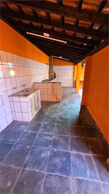 Excelente Casa Residencial no São Carlos 5 com 3 Quartos (1 Suíte) e Garagem Coberta para 2 Carros