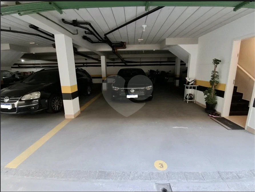 Casa à venda com 3 quartos, sendo 1 suíte, no condomínio Vila Arnoni, São Paulo - SP