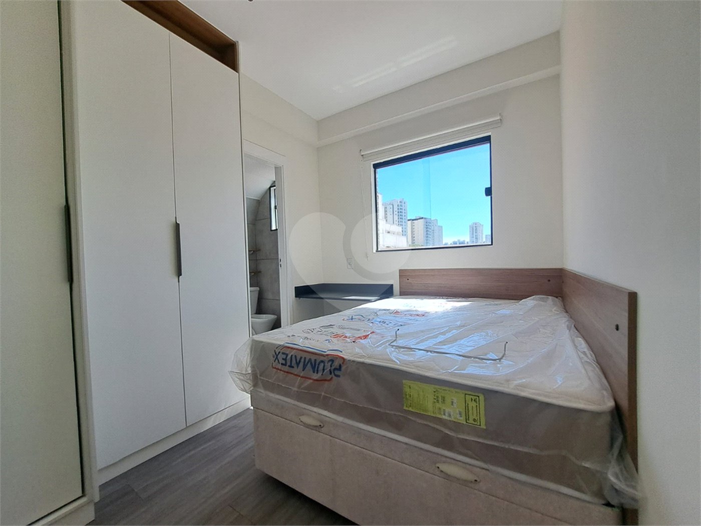Studio de 35m2 à venda reformado com varanda na Vila Clementino
