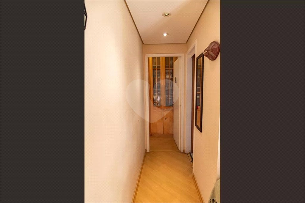 Apartamento à venda na Vila Mariana, 63 m², 2 dormitórios sendo 1 suíte, sacada, 2 vagas