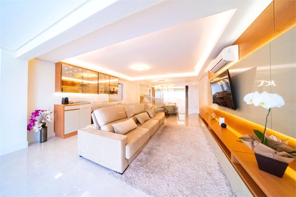 Apartamento na Mooca com 204m² com sacada gourmet com 4 suítes e 4 vagas condominio clube Aceita Permuta