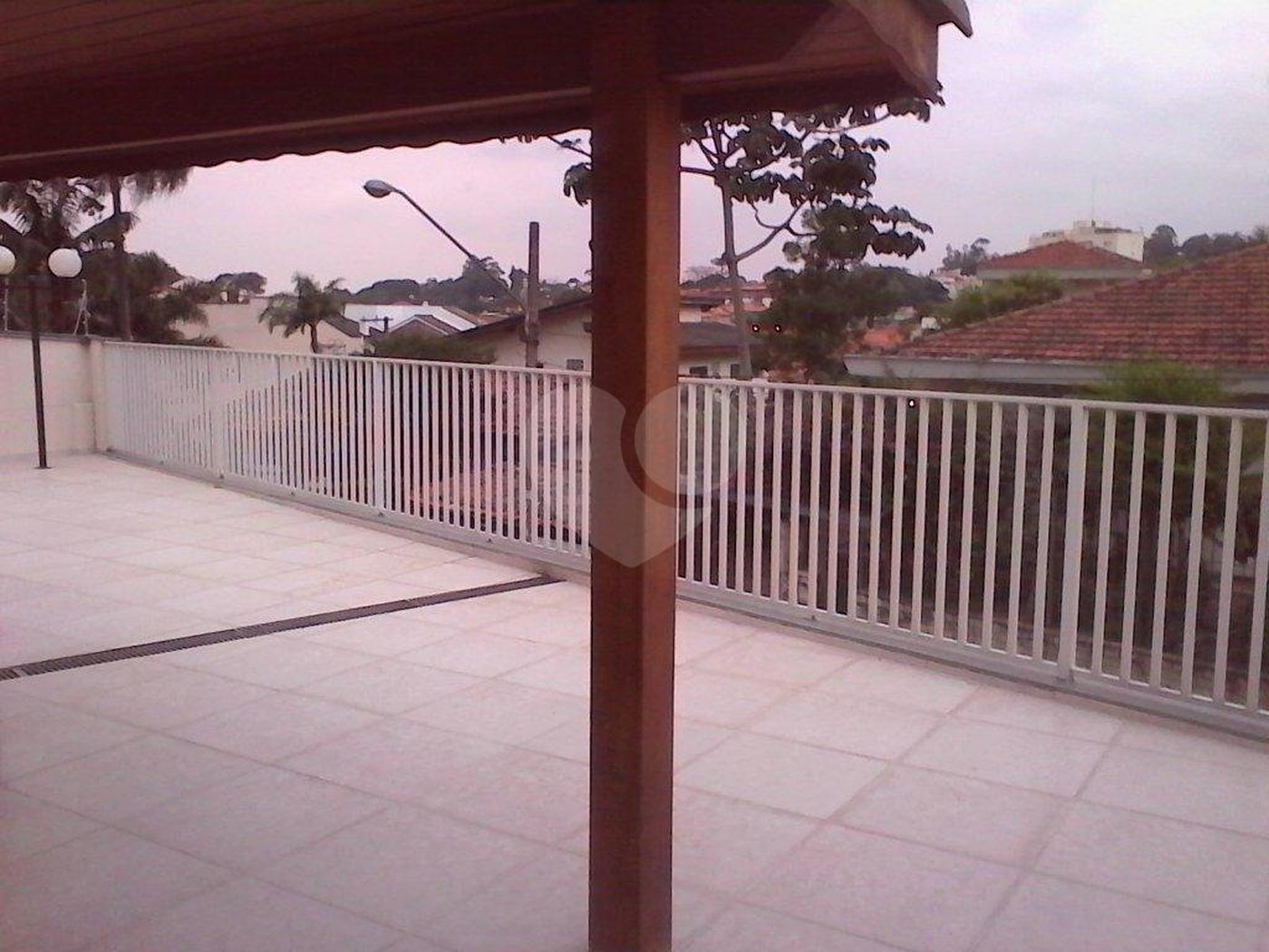 CASA TÉRREA ASSOBRADADA A VENDA NO TREMEMBÉ - 4 DORMS (2 SUÍTES), CHURRASQUEIRA E 4 VAGAS DE GARAGEM
