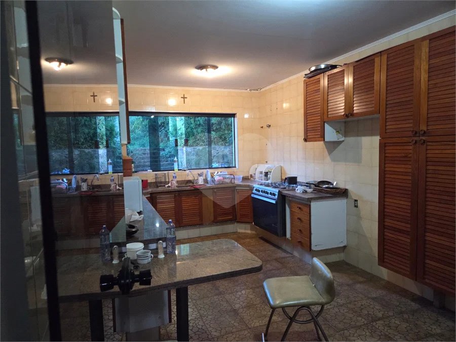 Casa à Venda com 5 quartos em Atibaia/SP