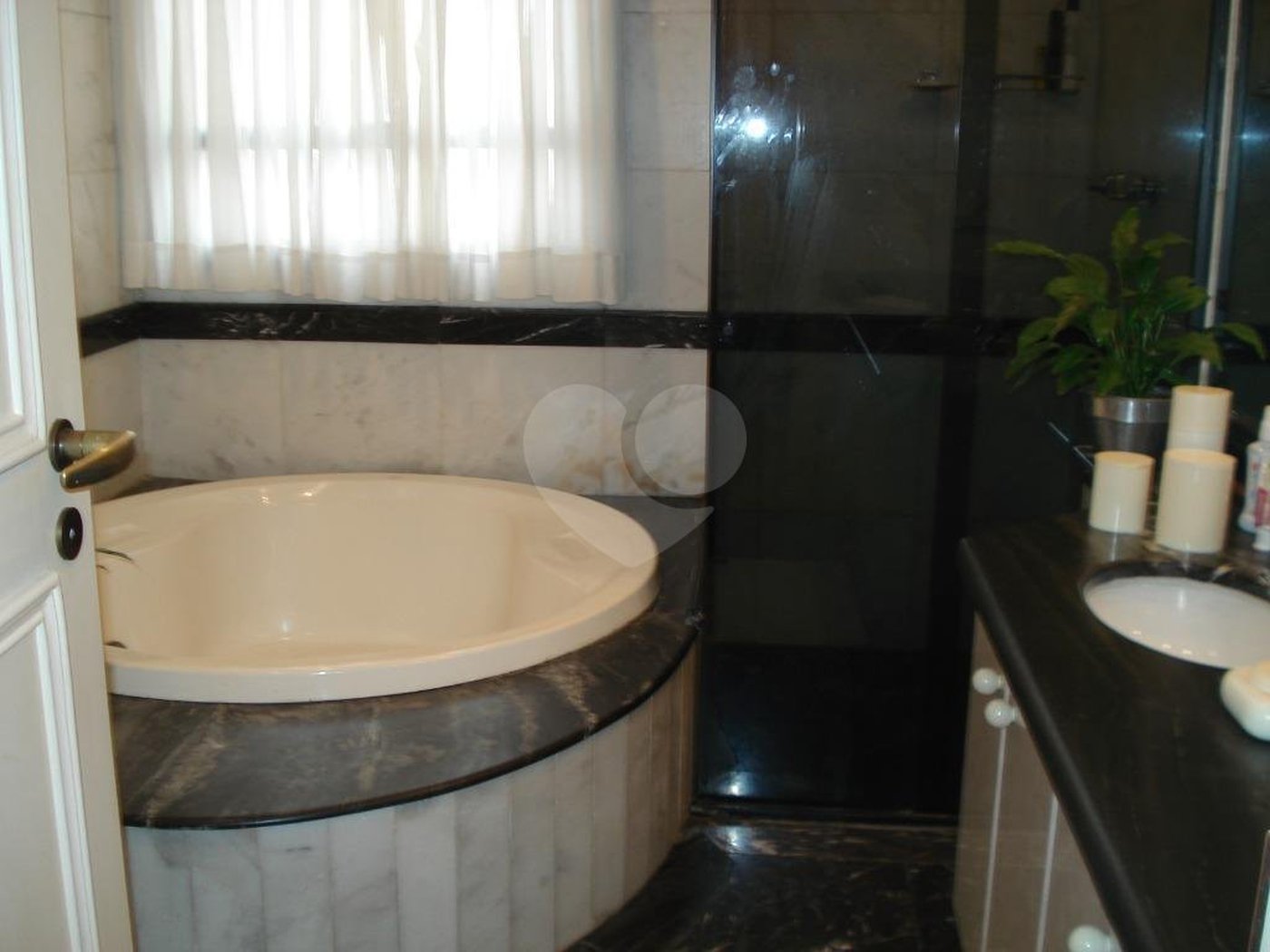 Higienópolis com 4 suítes com 260m².Maravilhoso!