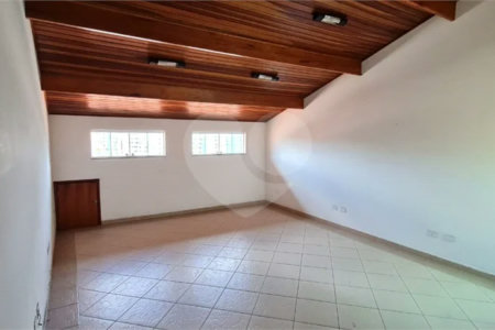 Sobrado a venda no Ipiranga de 220m² com 4 suítes e 2 vagas.Estuda permuta.