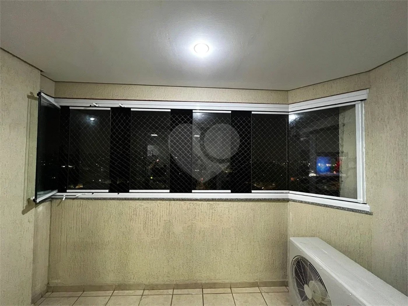 APARTAMENTO de 2 quartos (1 suíte) á venda em Santo André, 75m², 2 garagens fixas e cobertas, é entrar e morar!