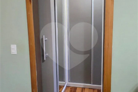 Refúgio de Alto Padrão em Condomínio Fechado: Natureza, Charme e 5.500m² de Terreno