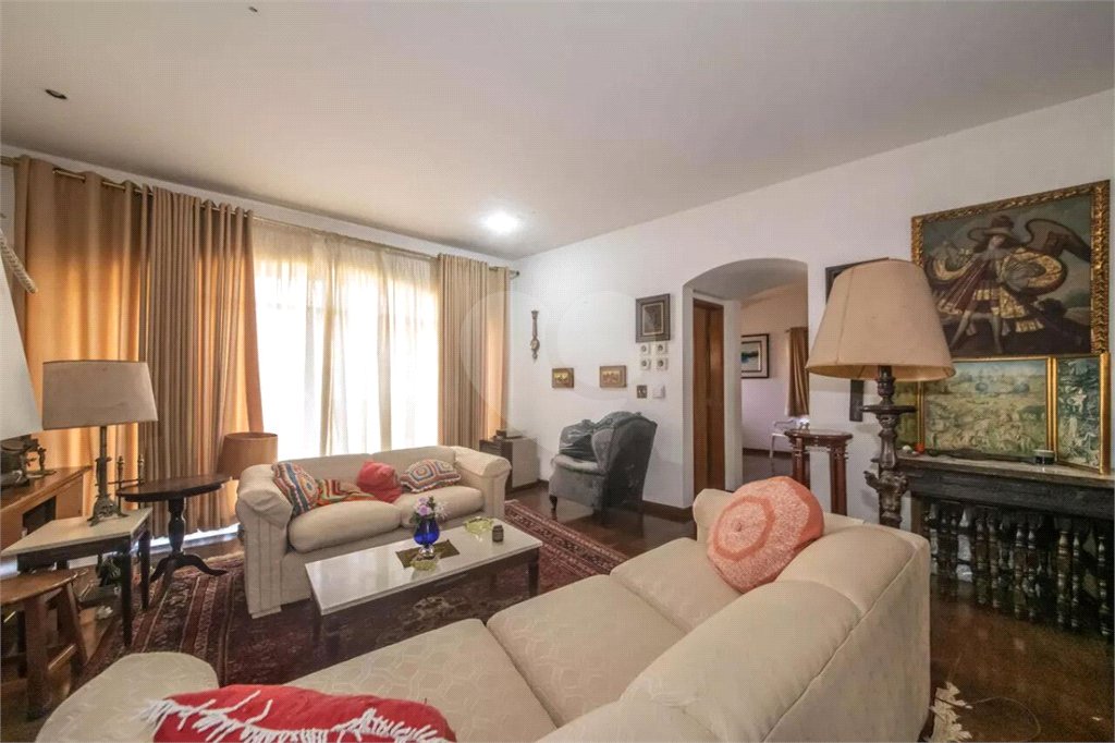 Casa Alto Padrão.Localização excelente. Venha conhecer. Agende uma visita.
