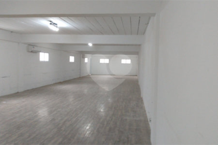 Ponto comercial e 4 banheiros à venda, 710 m² por 4.500.000 na Aclimação - Estuda Permuta.