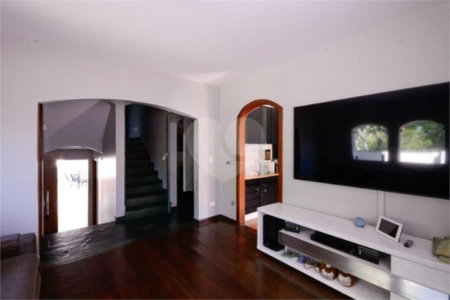 Casa com 4 Dormitórios sendo 1 suíte, com 3 Vagas