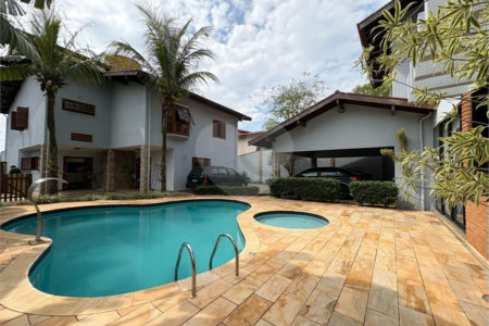Casa a Venda no Condomínio Vista Alegre - Sede em Vinhedo/SP