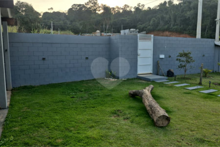Casa Terreá com 3 suítes a Venda em Atibaia