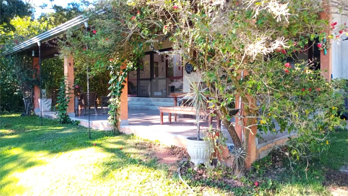 Casa à venda com 3 suítes no condomínio Vale da Santa Fé, Vinhedo - SP