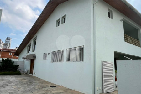 Casa à venda com 3 suítes em Vila Cordeiro, São Paulo, SP