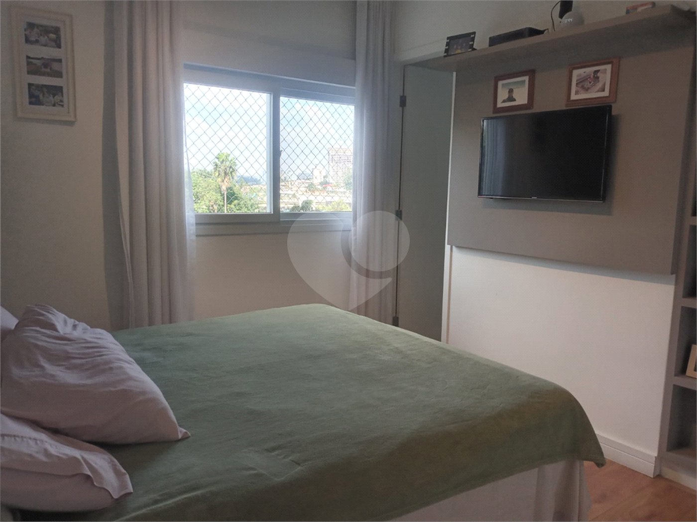 Apartamento 3 dormitórios, região do Campo Belo. Condomínio com laser completo.