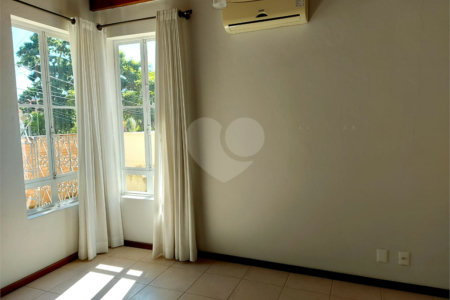 Casa charmosa e elegante localizada no deslumbrante Condomínio Villagio Capriccio Louveira SP