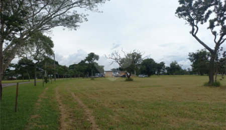 Terreno à venda no condomínio Vila Pinhal, Itirapina - SP