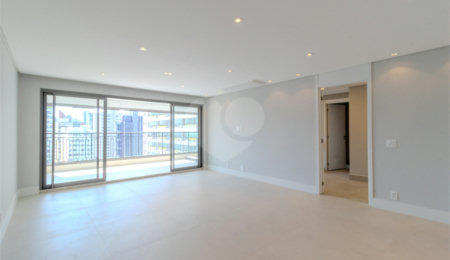 Apartamento à venda com 3 suítes em Moema, São Paulo, SP