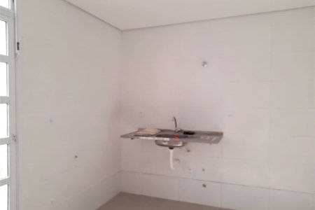 Sobrado novo com duas suites , duas vagas .