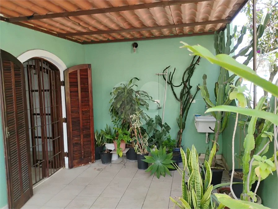 Vende-se sobrado de 3 andares na Vila Santa Catarina