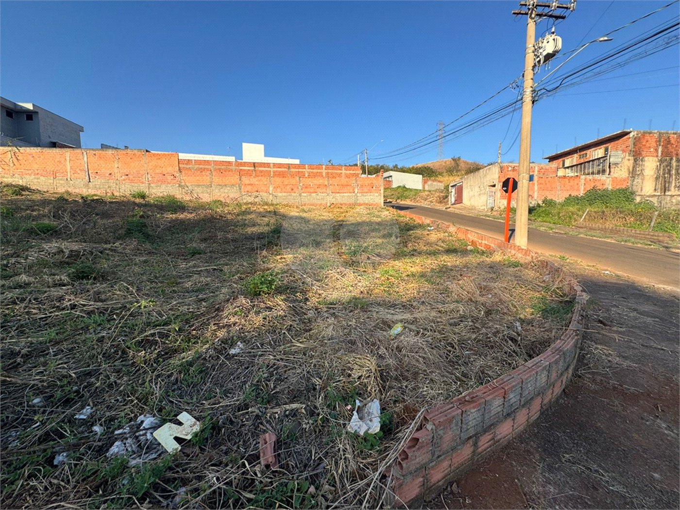 Terreno de 277m2 á venda em São Carlos.