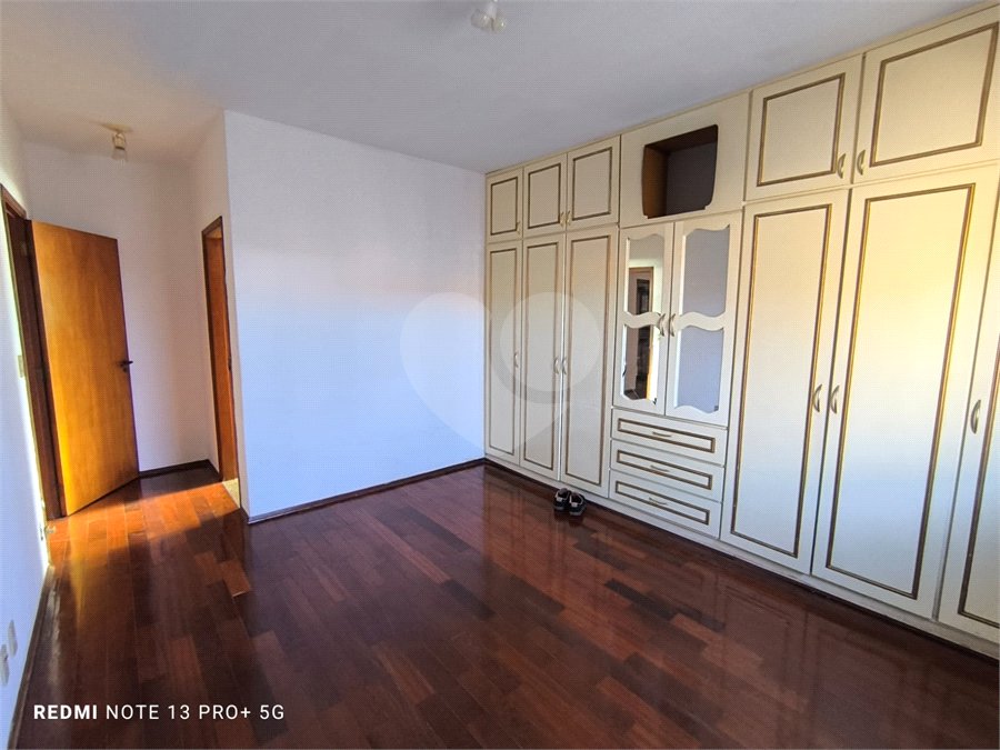 Casa á venda na Avenida Pau Brasil.