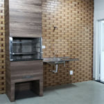 Sobrado novo com 3 suítes, 4 vagas, espaço gourmet com churrasqueira, jardim de inverno e acabamento premium. Conforto, modernidade e sofisticação.
