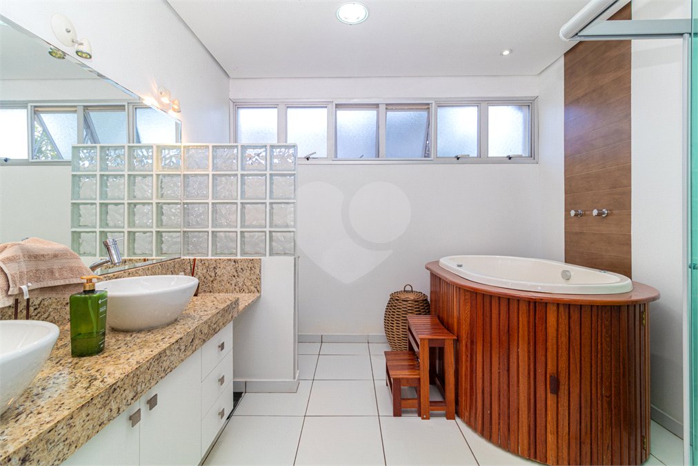 Casa à venda com 3 suítes em Interlagos, São Paulo, SP