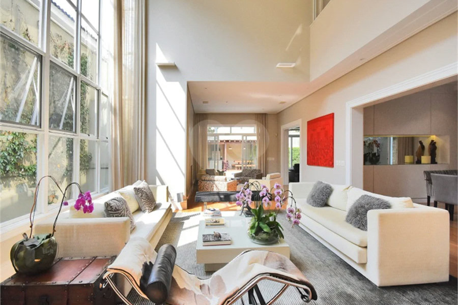 Casa impecável em terreno de 546m2
