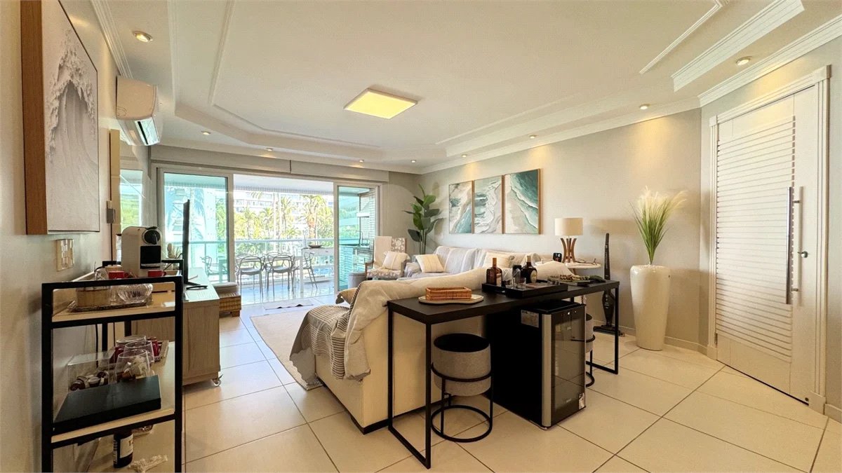 Apartamento à venda com 4 quartos, sendo 2 suítes, em Riviera de São Lourenço, Bertioga, SP