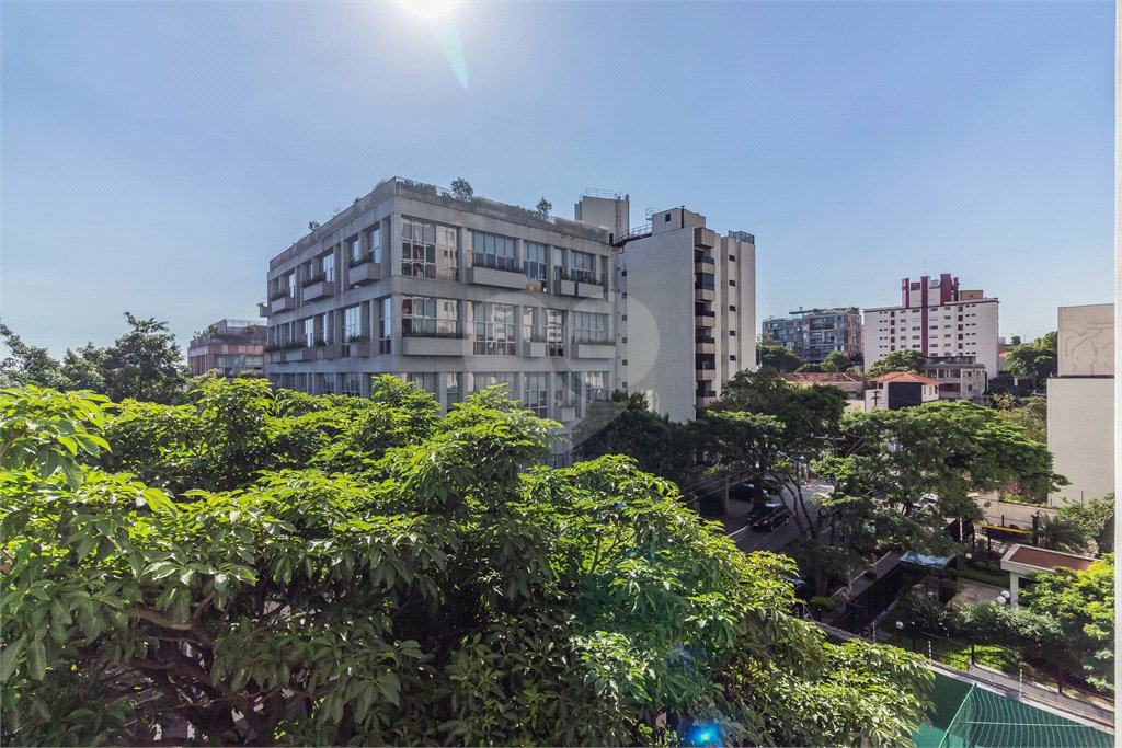 Apartamento para venda com 75 m, dois dormitórios, uma vaga na Vila Madalena!